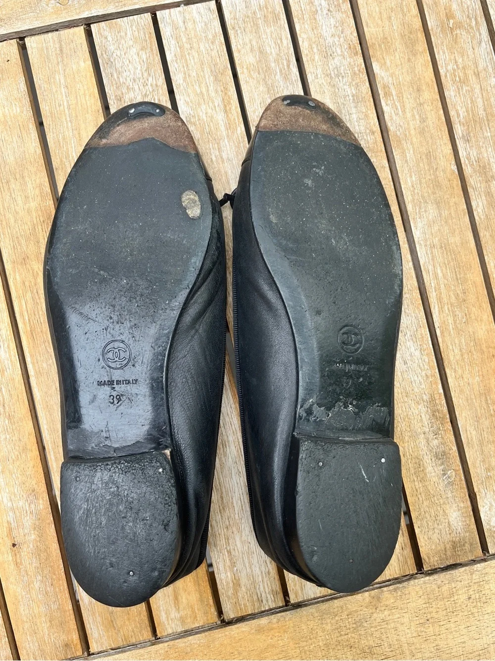 CHANEL Black Leather Ballet Flats with Grosgrain Bow Trim